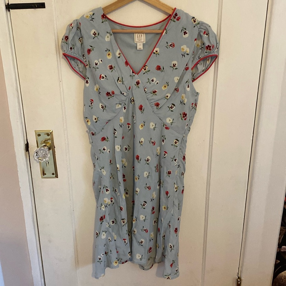 Gap Vintage-Inspired Light Blue Floral V-Neck Dress